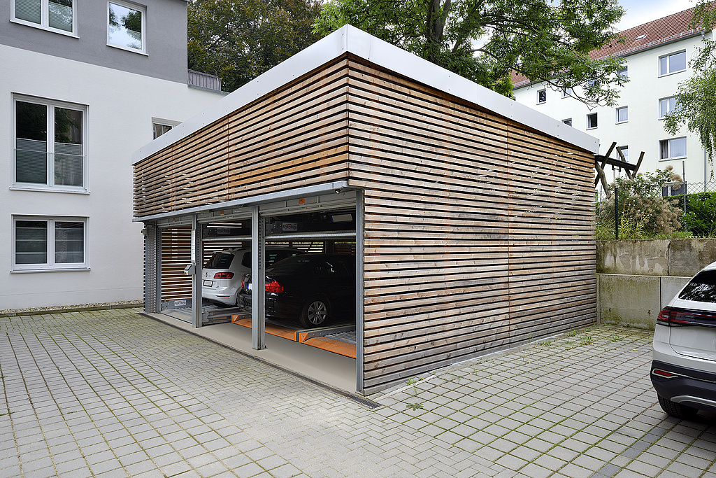 Semi-automatic parking system in garage for 5 parking spaces
